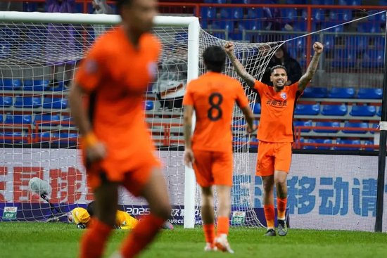 双线7场6胜1平，云南玉昆主场2-1逆转河南队升至中超第六