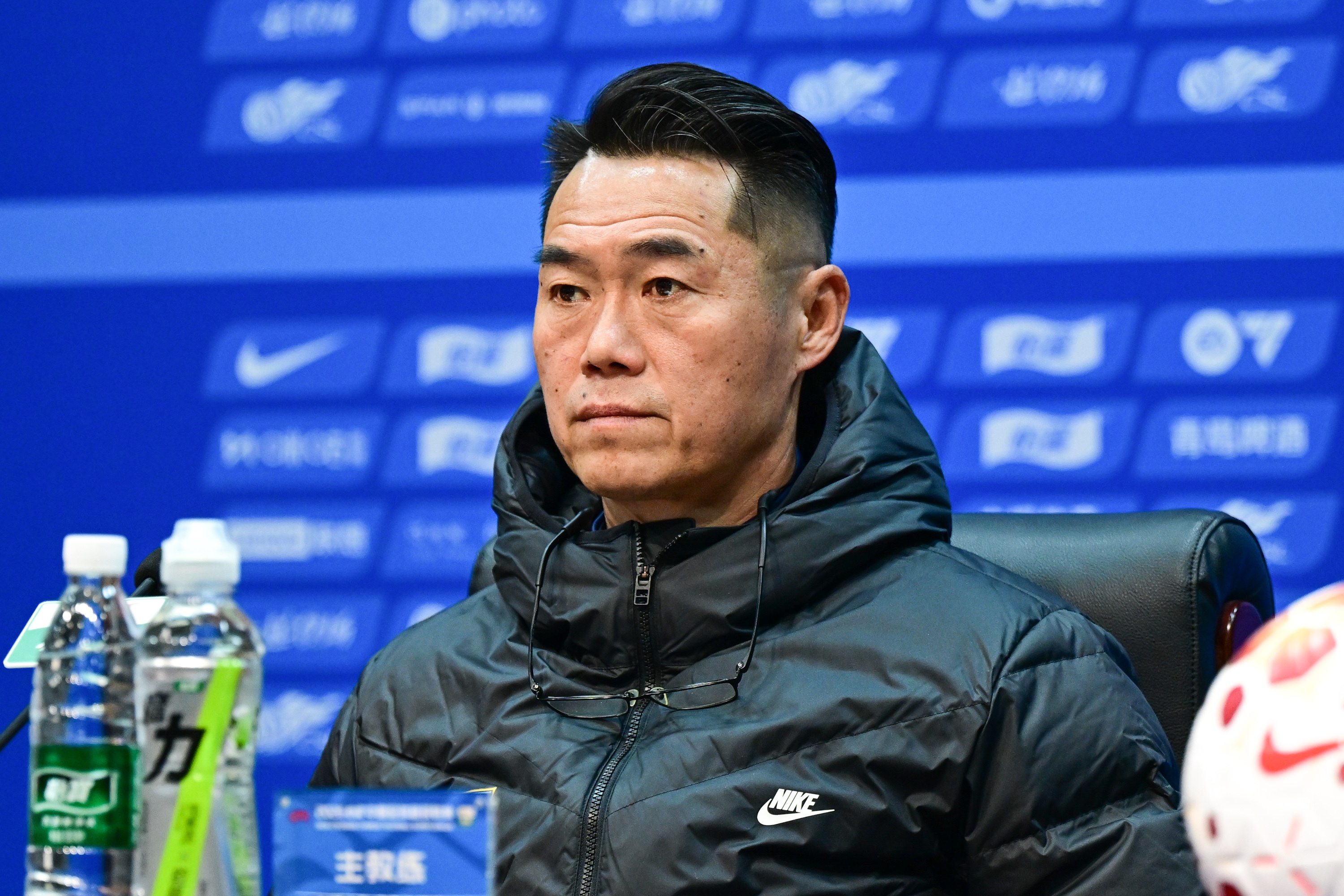 韩鹏中场警告:2-0最危险,全员防守锁定胜局 韩鹏中场警告:2-0最危险,全员防守锁定胜局
