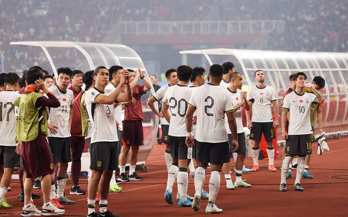 国足0-1印尼出局当晚,20岁比利时华裔前锋郑家骋试训浙江队 国足0-1印尼出局当晚,20岁比利时华裔前锋郑家骋试训浙江队