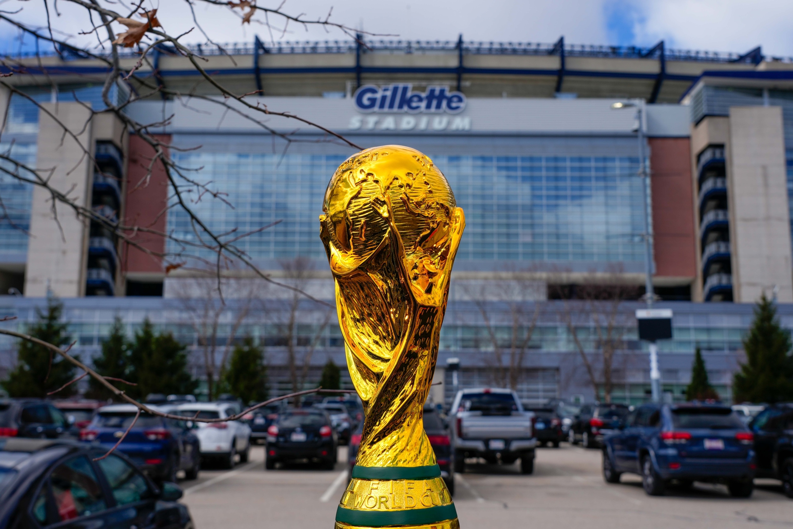 FIFA转播权要价3亿美元遭拒 中国球迷:凌晨开球+国足缺席,不看也罢