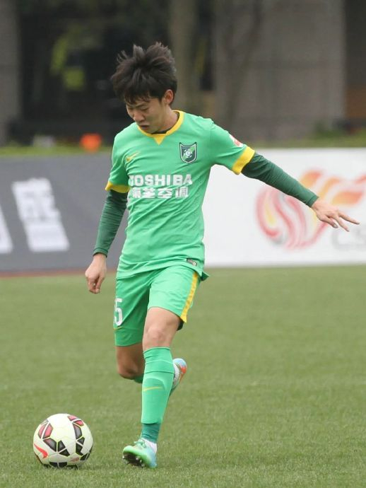 程进左膝内侧副韧带撕裂已扔掉拐杖 三十岁中场自认正当年 程进左膝内侧副韧带撕裂已扔掉拐杖 三十岁中场自认正当年