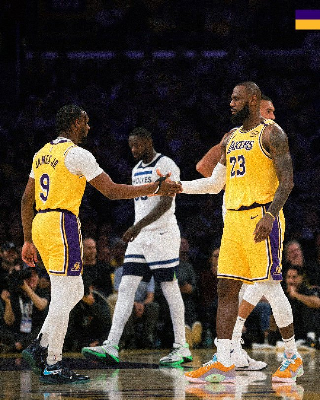勒布朗&布朗尼同场创历史,NBA首对父子兵诞生