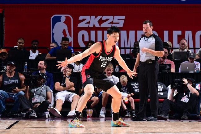 崔永熙谈NBA之路:姚明易建联百年一遇,我们只能靠练 崔永熙谈NBA之路:姚明易建联百年一遇,我们只能靠练