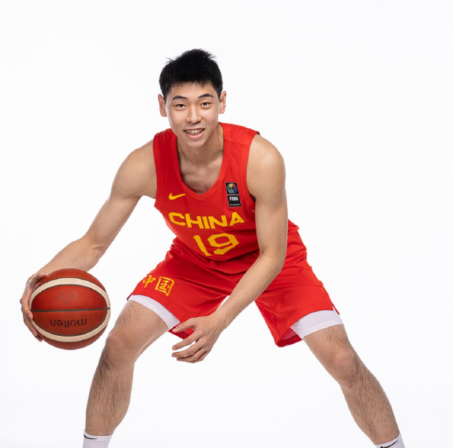 崔永熙签约篮网:称一人不够,望更多中国球员走出来 崔永熙签约篮网:称一人不够,望更多中国球员走出来
