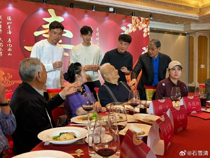 年维泗93寿宴：徐根宝携武磊等三弟子出席，石雪清忆引荐王健林内幕