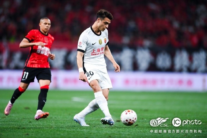 李新翔单刀定乾坤 颜骏凌两度神扑海港客胜蓉城