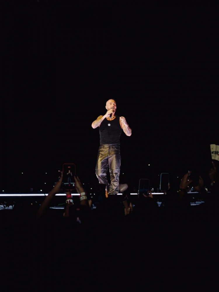 巴特勒哥伦比亚度假 社媒晒照支持好友J Balvin